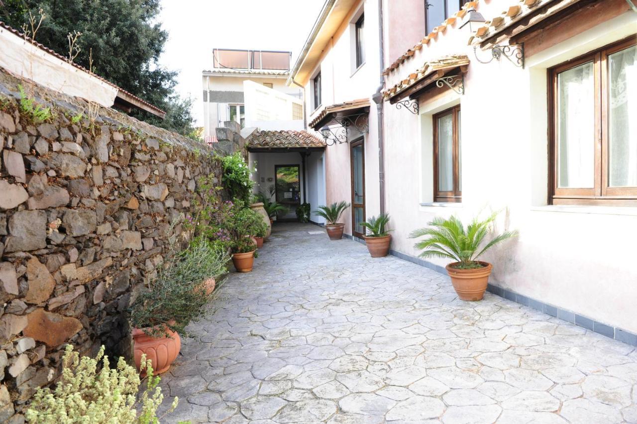 Sa Mola Pension Bonarcado Buitenkant foto